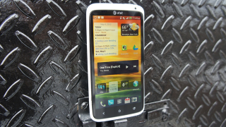 HTC One X and Evo 4G LTE Finally Clear Customs